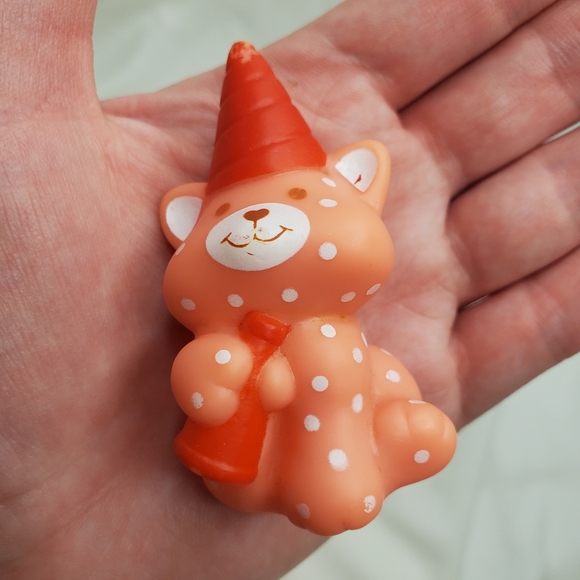 Kenner 1980's Rare find- Strawberry Shortcake Party Pleaser with Custard Pet - Picture 8 of 9